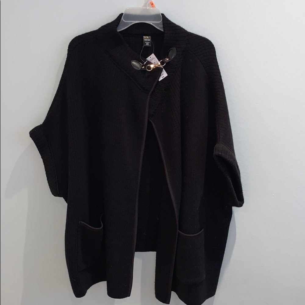 Black poncho, short-sleeve, with pockets